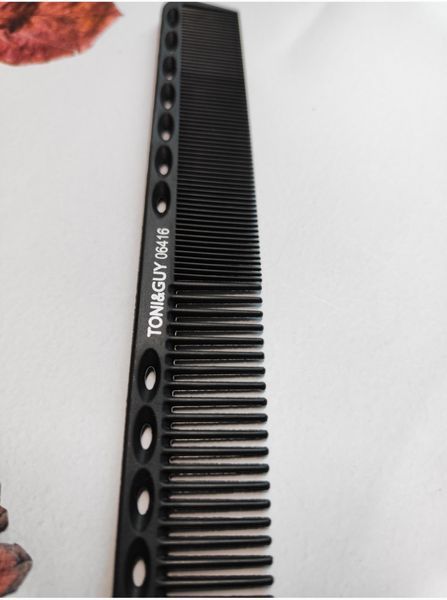 Расческа для стрижки волос Toni&Guy серии Carbon 000303077 фото